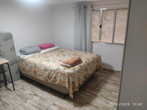 Casa dos Fundos com 2 cômodos grandes em Taboão da Serra